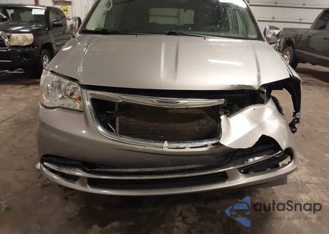 2015 Chrysler Town & Country Touring-L z USA, uszkodzony, nr VIN 2C4RC1CG0FR574013